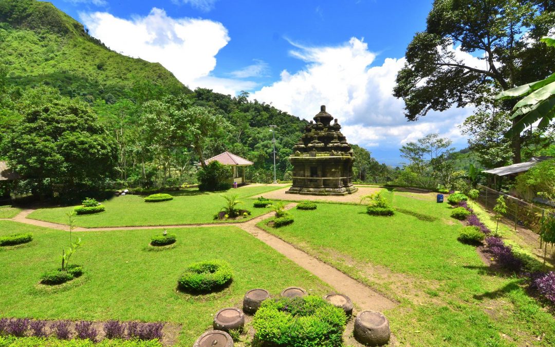 Borobudur Sunrise + Pawon/Mendut + Selogriyo Temple
